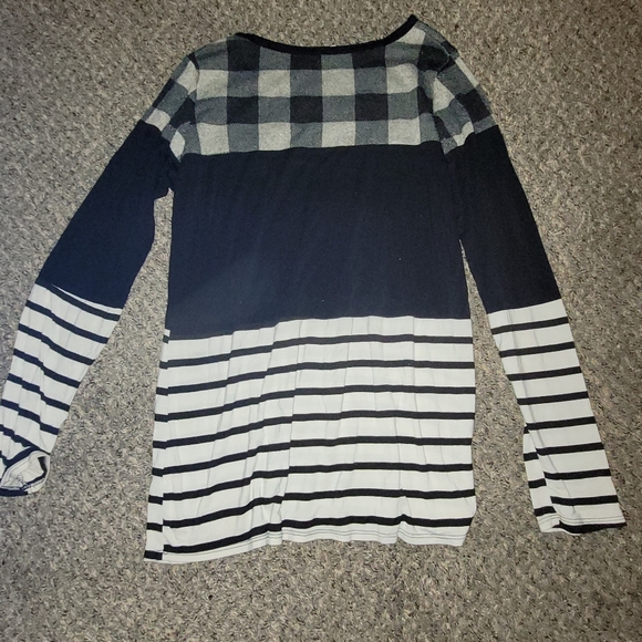 Coco and Main mixed pattern long sleeve top size large - Picture 3 of 3